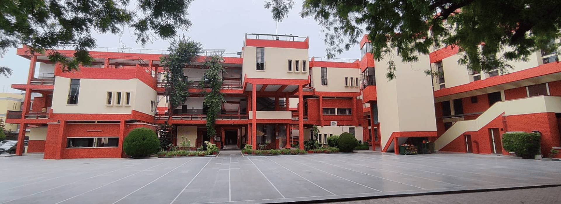 Carmel Convent School, Malcha Marg