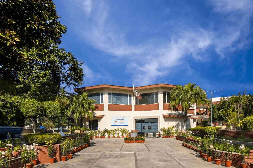 Apeejay School, Sec-16A