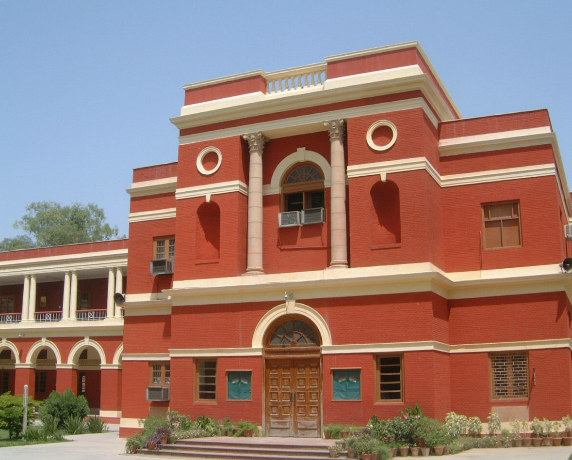 St. Columba's School, Gole Market