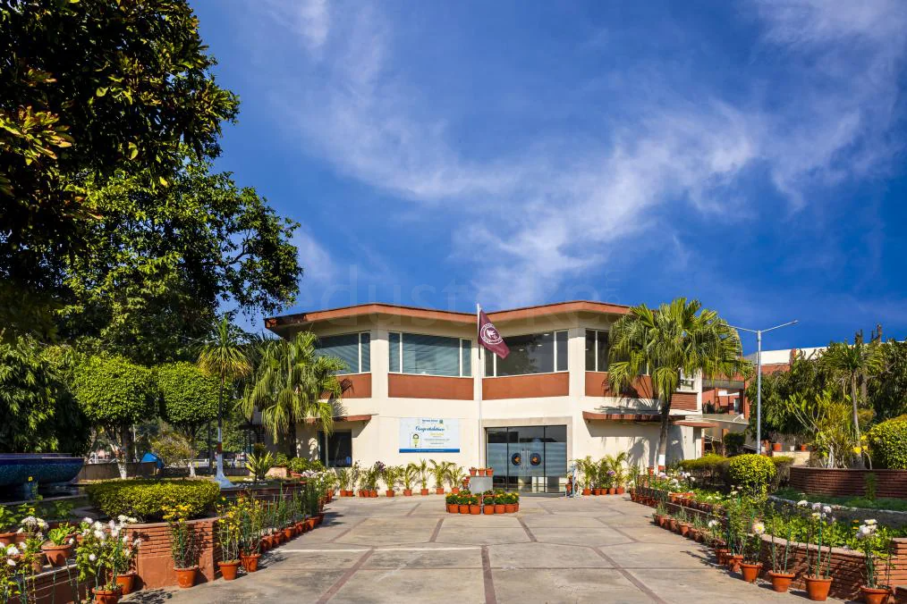 Apeejay School, Sec-16A